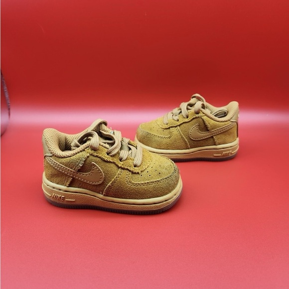 NIKE AIR FORCE 1 LV8 Sneaker Shoes  Wheat / Gum Toddlers Size 7 - Picture 1 of 6